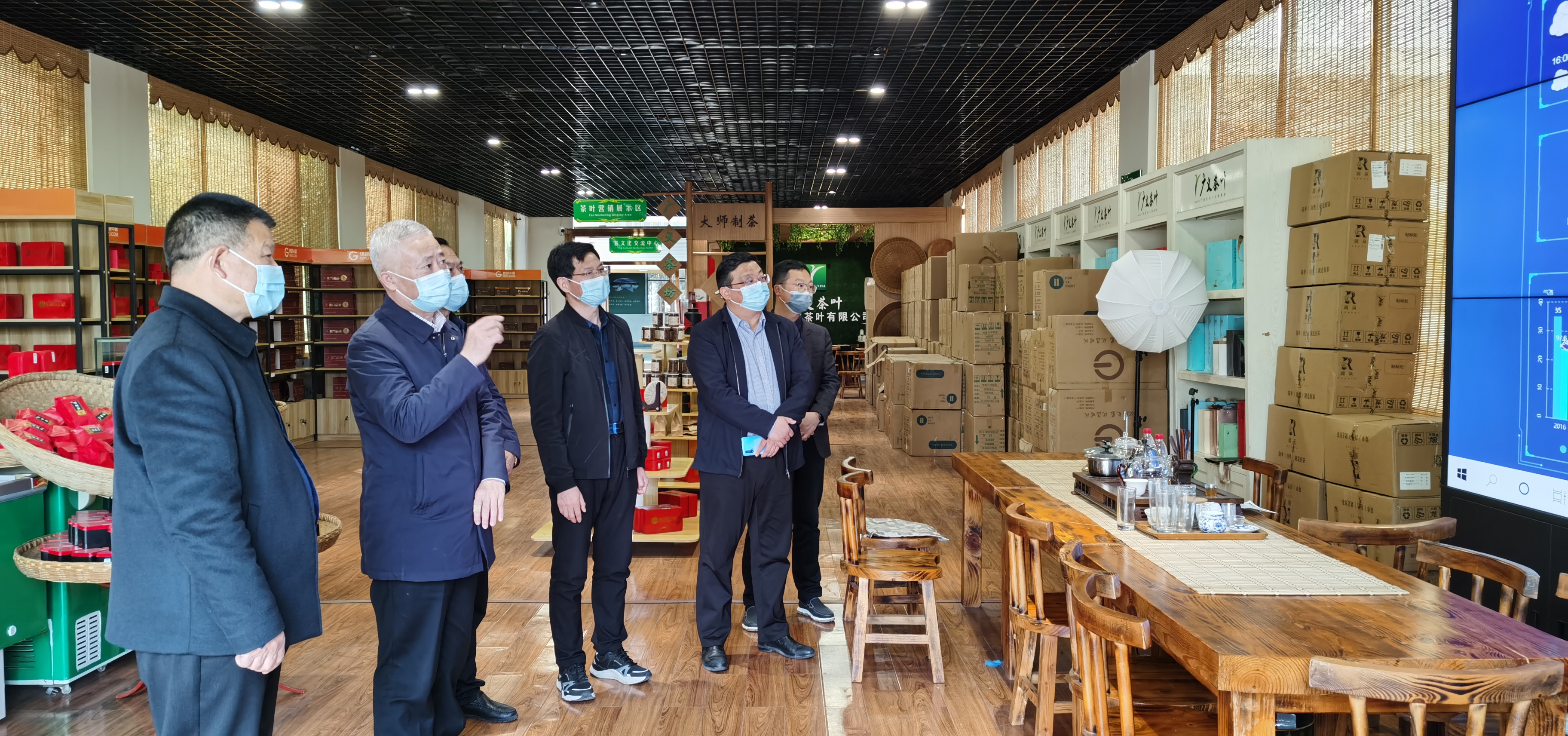 2022年4月1日，信陽市胡亞才市長來廣義茶印象園，關(guān)心春茶生產(chǎn)，指導(dǎo)春茶生產(chǎn)工作